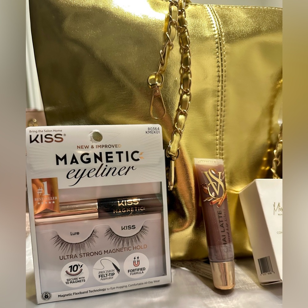 🌸SOLD🌸 NWT Purse & Beauty Bundle - Picture 2 of 3